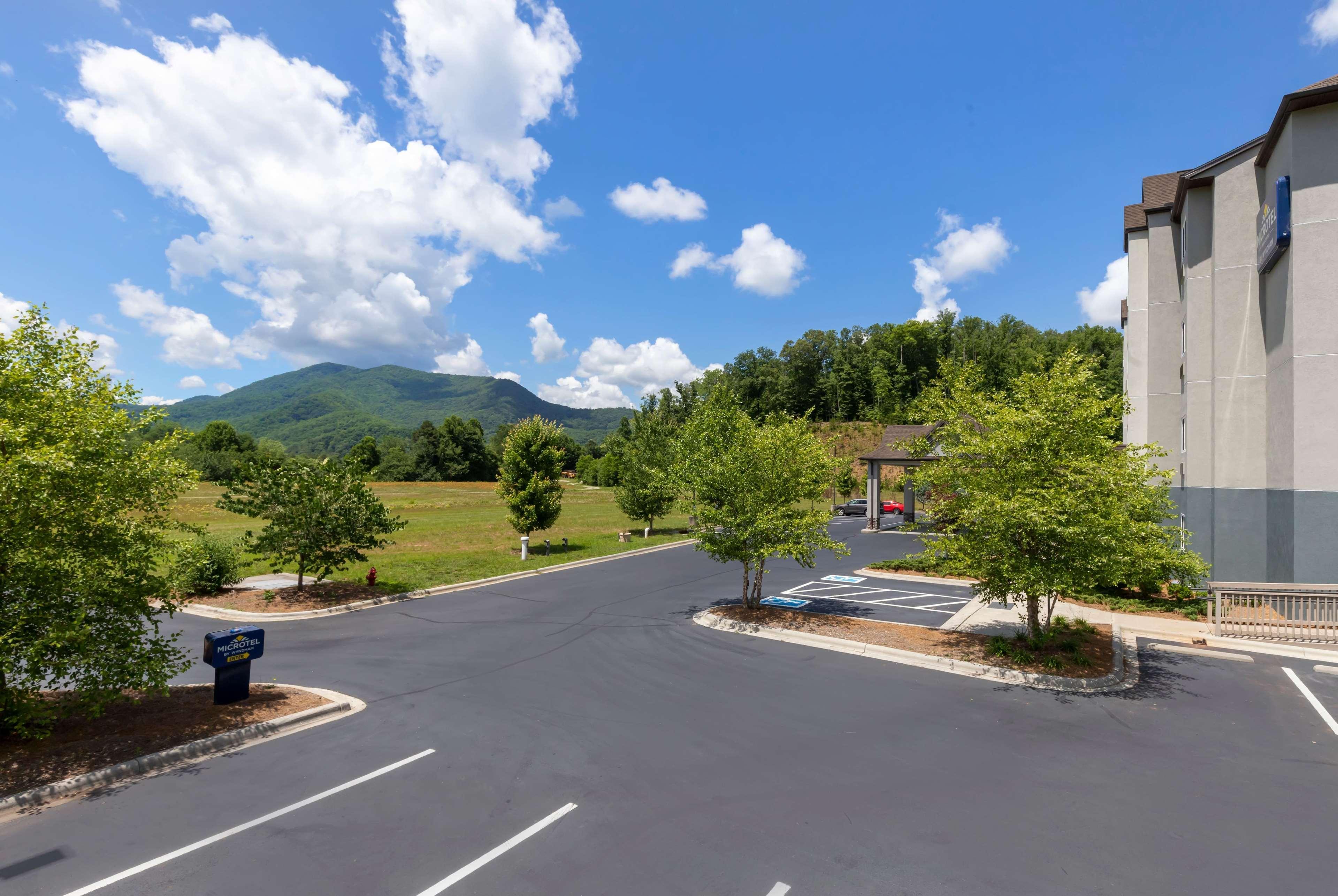 Microtel Inn & Suites Dillsboro/Sylva Bagian luar foto